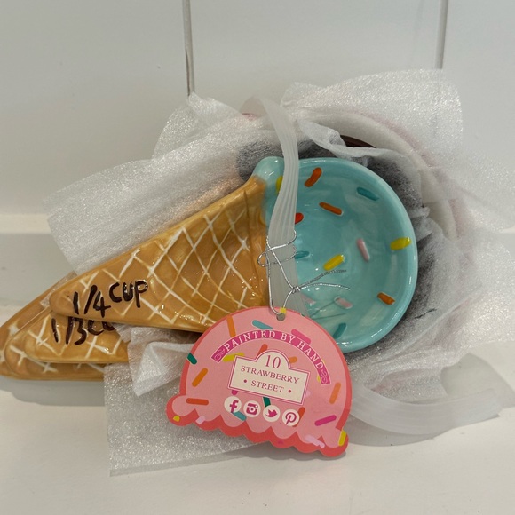 10 Strawberry Street Ice Cream Measuring Cups Hand Painted Summer - Picture 6 of 8